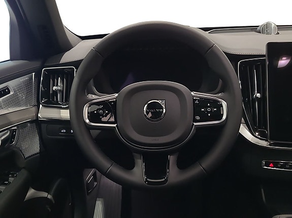 Volvo XC90 10 of 22
