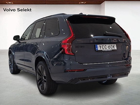 Volvo XC90 2 of 22