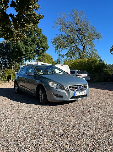 Volvo V60 2 of 5