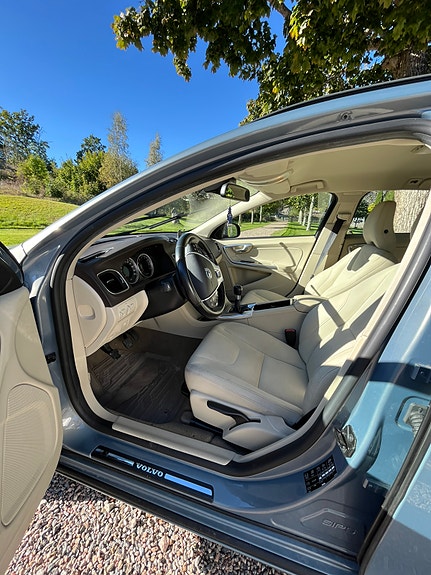 Volvo V60 4 of 5