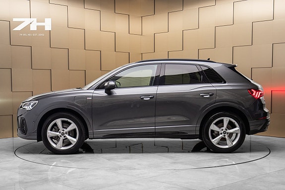 Audi Q3 2 of 5