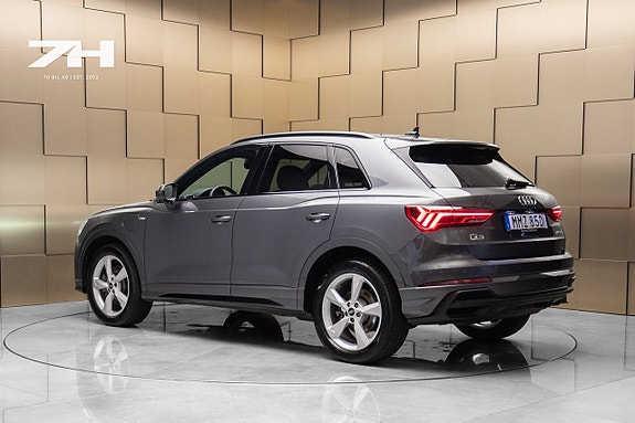 Audi Q3 3 of 5