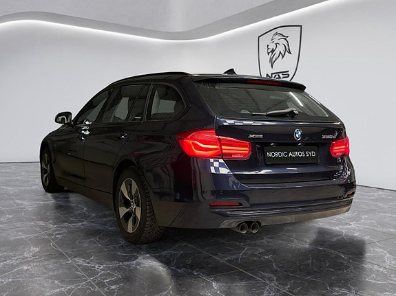 BMW 320d 3 of 5