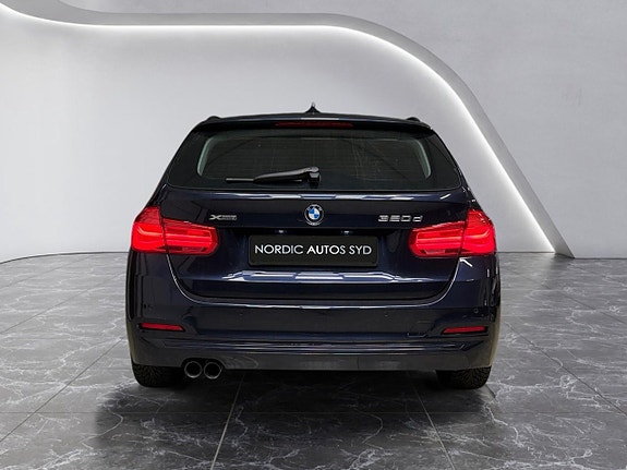 BMW 320d 4 of 5
