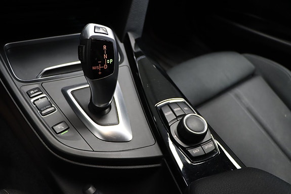 BMW 320d 13 of 15