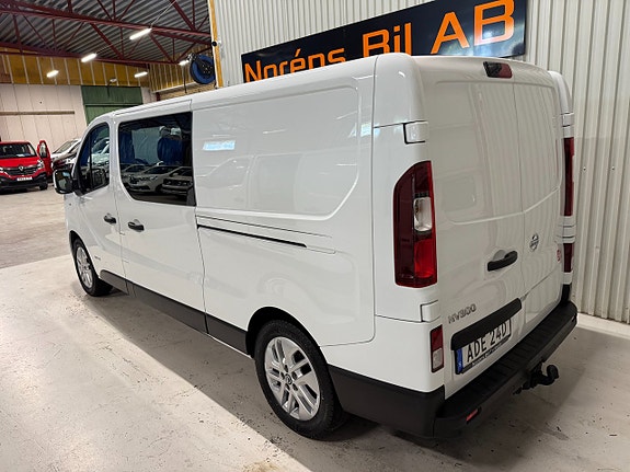 Nissan NV300 3 of 19