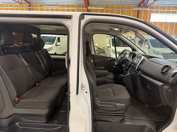 Nissan NV300 11 of 19