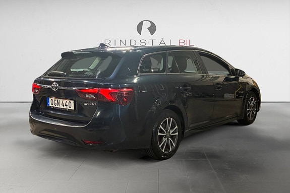 Toyota Avensis 7 of 17