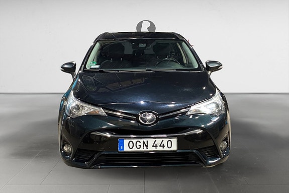 Toyota Avensis 10 of 17