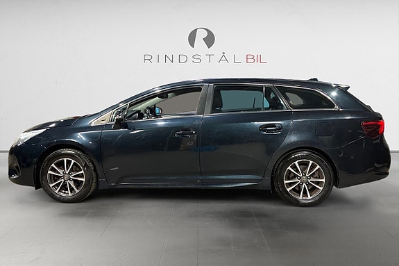 Toyota Avensis 4 of 5