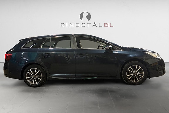 Toyota Avensis 8 of 17