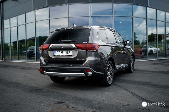 Mitsubishi Outlander 2 of 8