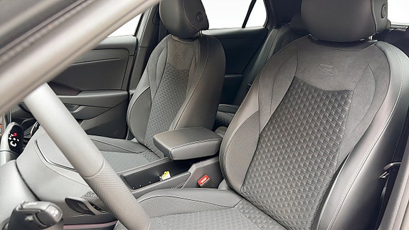 Volkswagen T-Roc 8 of 12