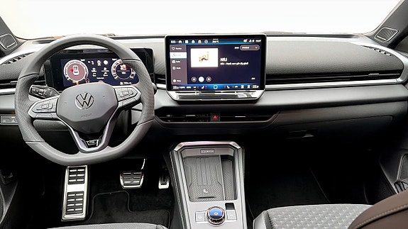 Volkswagen T-Roc 10 of 12