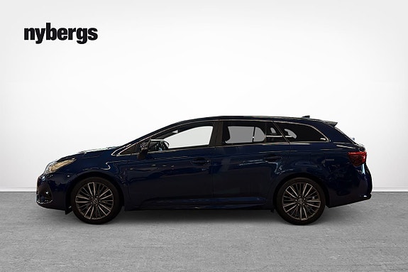 Toyota Avensis 2 of 5