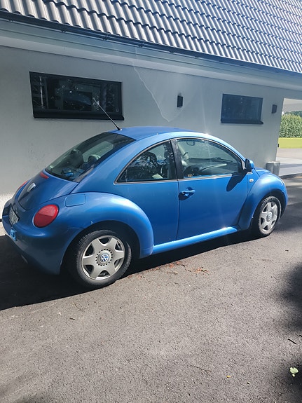 Volkswagen New Beetle 4 of 4