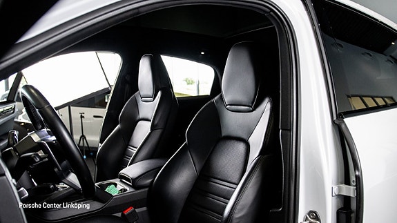 Porsche Cayenne 11 of 24