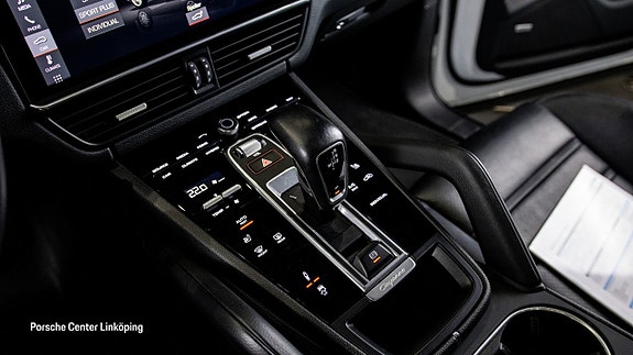 Porsche Cayenne 14 of 24