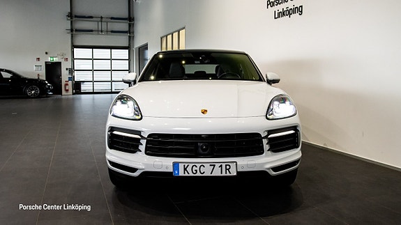 Porsche Cayenne 2 of 24