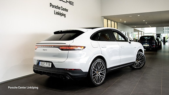 Porsche Cayenne 8 of 24