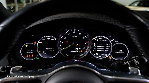 Porsche Cayenne 13 of 24