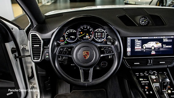 Porsche Cayenne 12 of 24