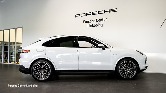 Porsche Cayenne 3 of 24