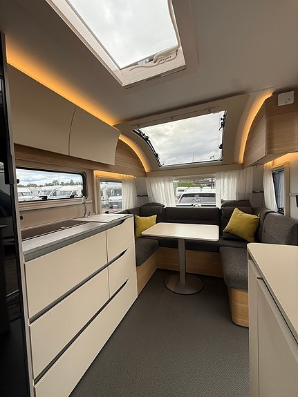 Adria Adora 572 UT 18 of 22