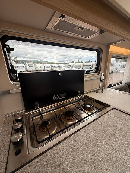 Adria Adora 572 UT 11 of 22