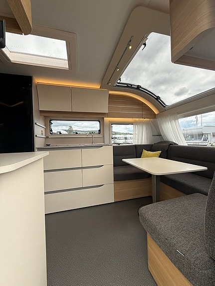Adria Adora 572 UT 7 of 22