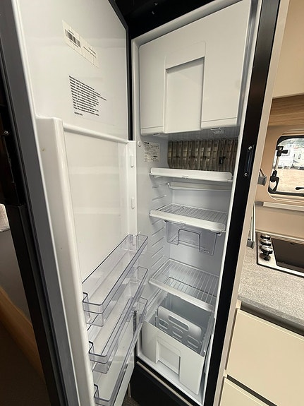 Adria Adora 572 UT 14 of 22
