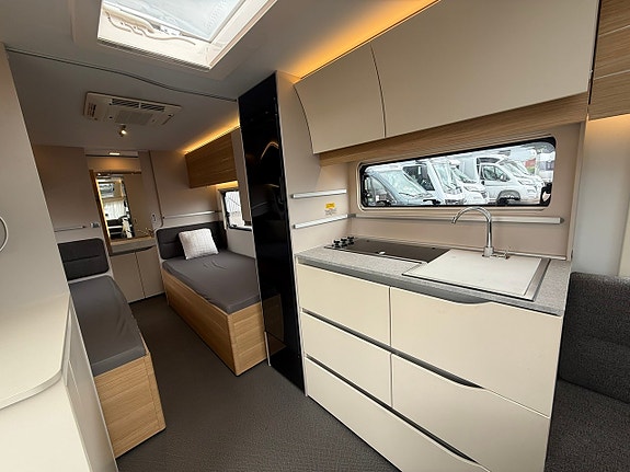 Adria Adora 572 UT 9 of 22