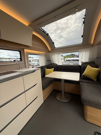 Adria Adora 572 UT 12 of 22