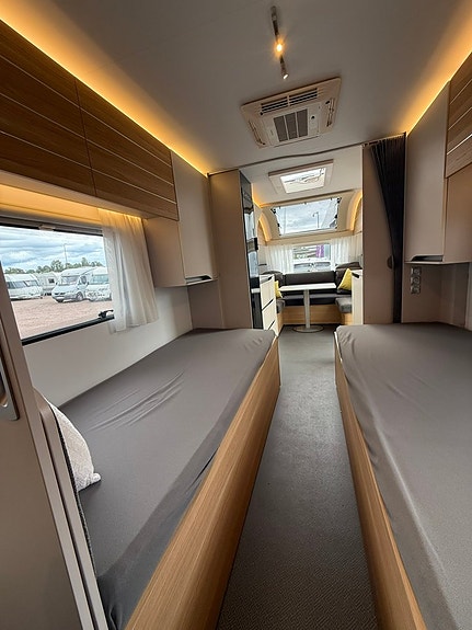 Adria Adora 572 UT 17 of 22