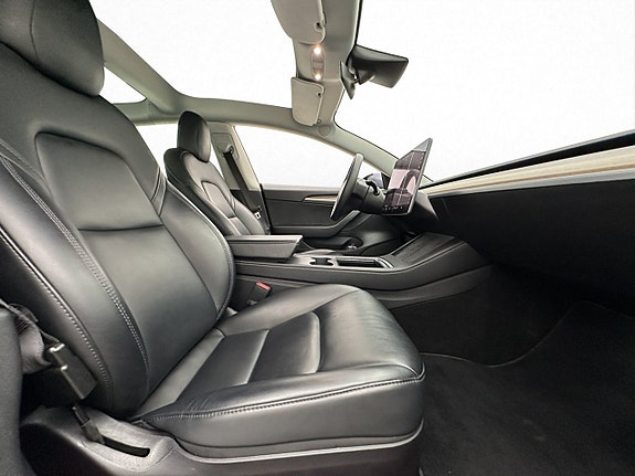 Tesla Model 3 26 of 30