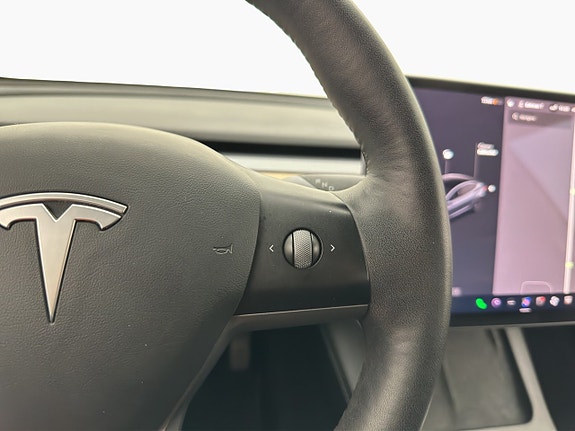 Tesla Model 3 16 of 30