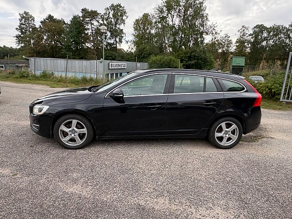 Volvo V60 2 of 14