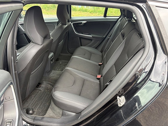 Volvo V60 11 of 14