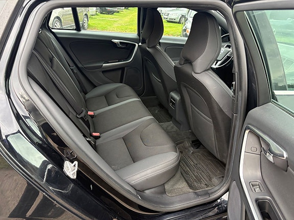 Volvo V60 12 of 14