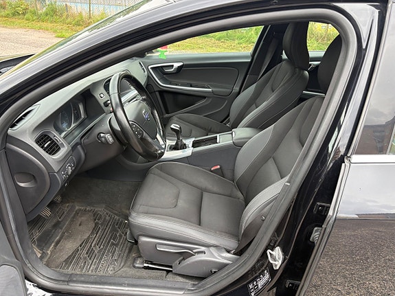 Volvo V60 10 of 14