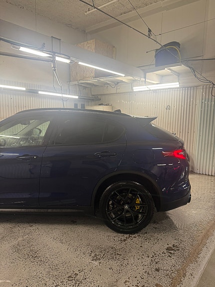Alfa Romeo Stelvio 5 of 5