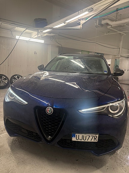Alfa Romeo Stelvio 4 of 5