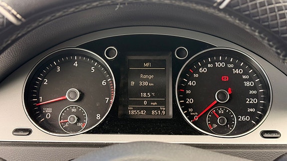 Volkswagen Passat 13 of 26