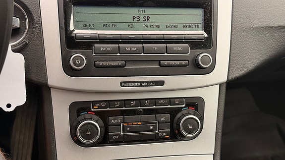 Volkswagen Passat 17 of 26