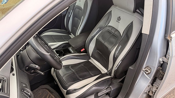 Volkswagen Passat 9 of 26