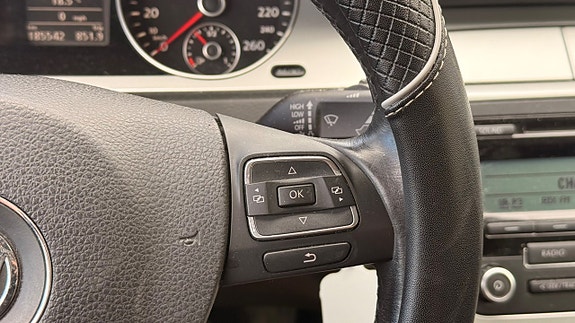 Volkswagen Passat 14 of 26