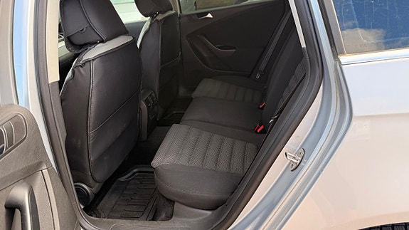 Volkswagen Passat 23 of 26