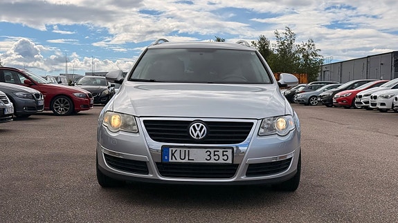 Volkswagen Passat 2 of 5