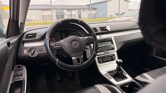 Volkswagen Passat 8 of 26