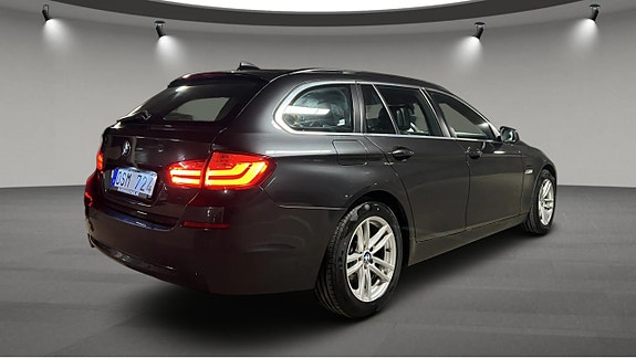 BMW 520d 3 of 5